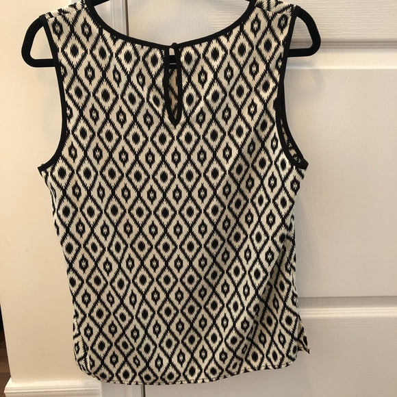 Forever21 sleeveless blouse - Picture 2 of 4